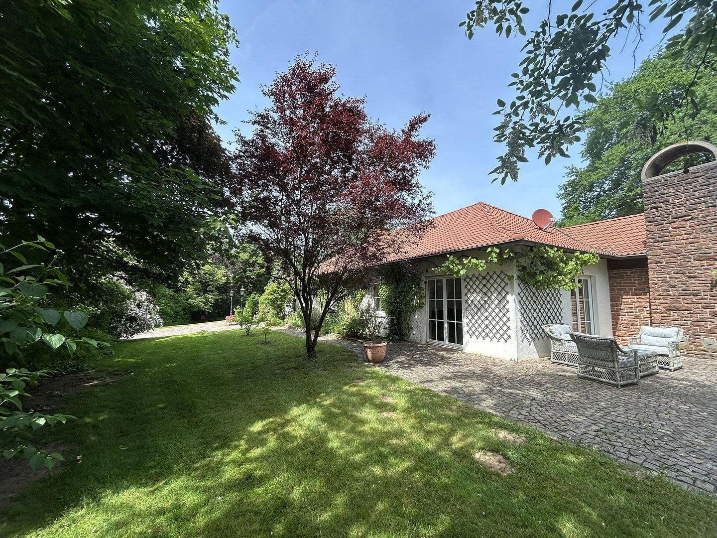 Predaj domu 320 m², pozemek 11.000 m², Kanzem, Porýnie-Falcko Predaj domu 320 m², pozemek 11.000 m², Kanzem, Porýnie-Falcko
