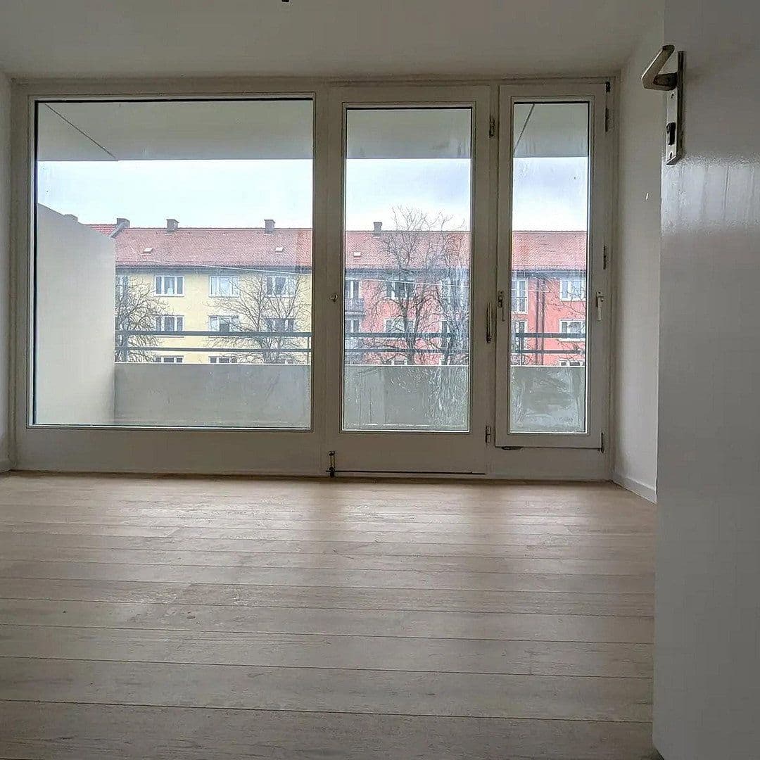 Prenájom bytu 3-izbový 95 m², Johann-Clanze-Straße 49, München, Bavorsko Prenájom bytu 3-izbový 95 m², Johann-Clanze-Straße 49, München, Bavorsko
