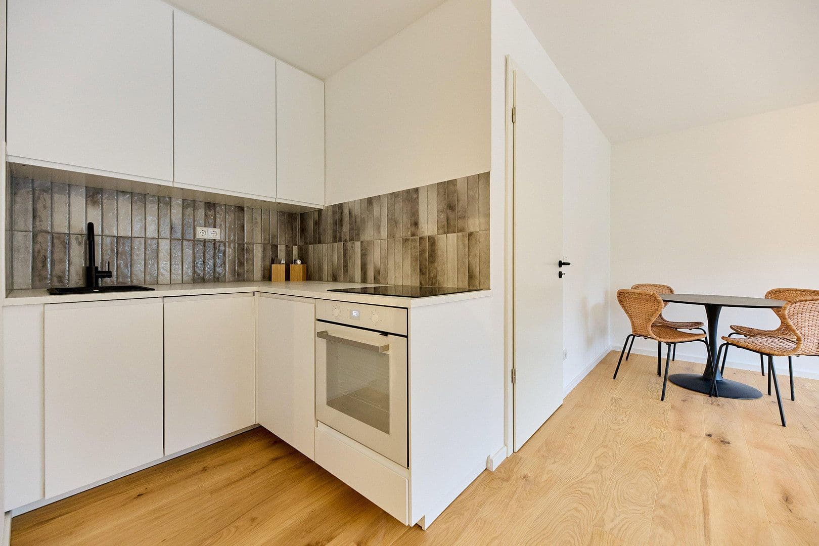 Prenájom bytu 2-izbový 45 m², Pöhlenweg 35, Düsseldorf, Severné Porýnie - Westfálsko Prenájom bytu 2-izbový 45 m², Pöhlenweg 35, Düsseldorf, Severné Porýnie - Westfálsko