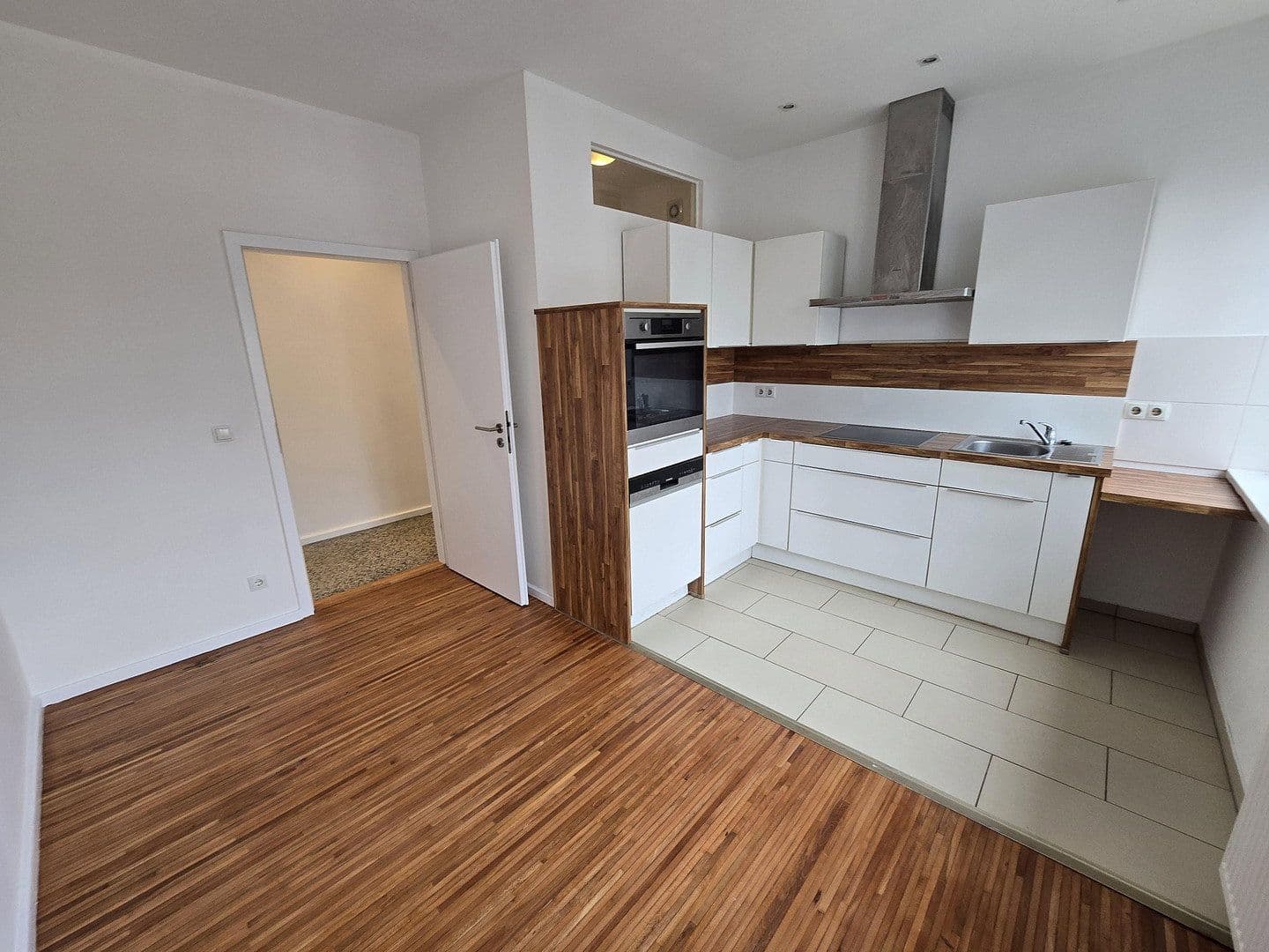 Prenájom bytu 4-izbový 114 m², Gerhart-Hauptmann Straße 43/45, Teltow, Brandenbursko Prenájom bytu 4-izbový 114 m², Gerhart-Hauptmann Straße 43/45, Teltow, Brandenbursko