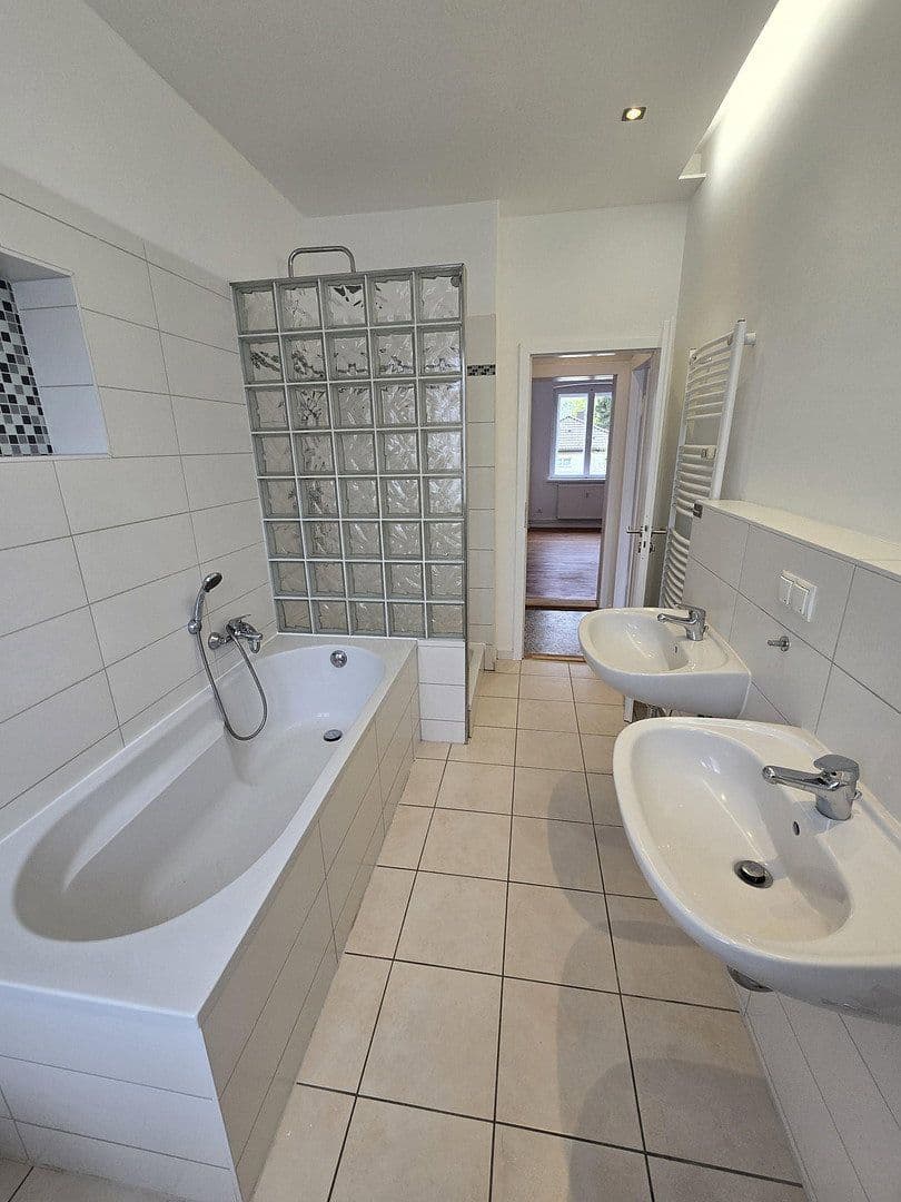 Prenájom bytu 4-izbový 114 m², Gerhart-Hauptmann Straße 43/45, Teltow, Brandenbursko Prenájom bytu 4-izbový 114 m², Gerhart-Hauptmann Straße 43/45, Teltow, Brandenbursko