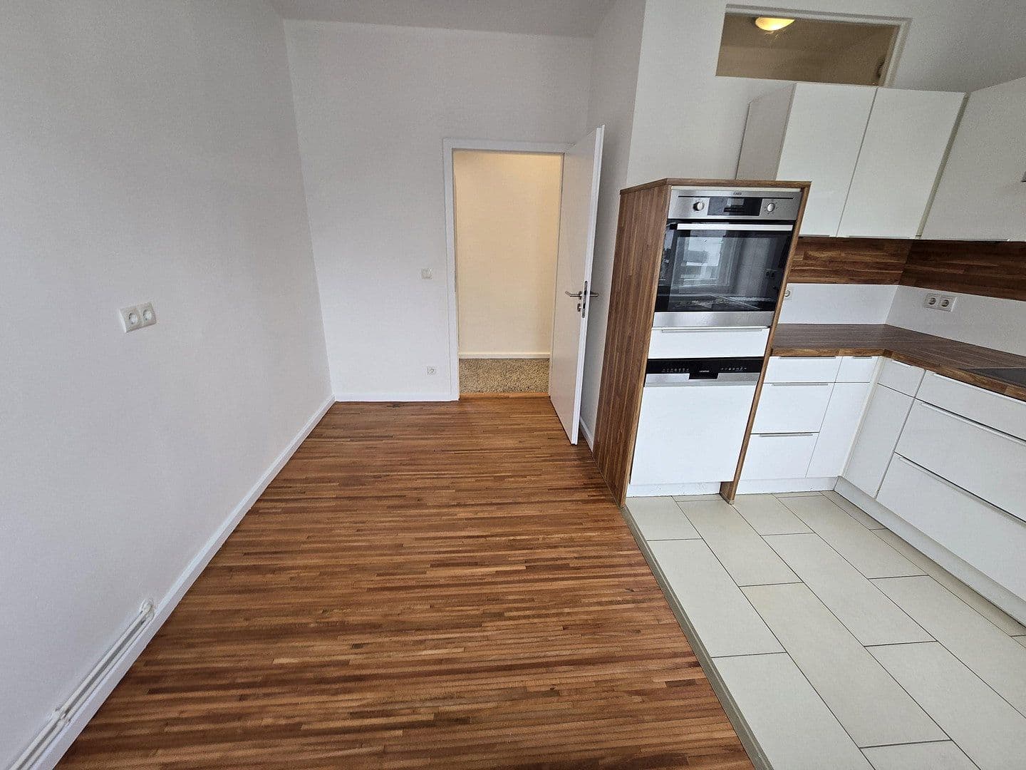 Prenájom bytu 4-izbový 114 m², Gerhart-Hauptmann Straße 43/45, Teltow, Brandenbursko Prenájom bytu 4-izbový 114 m², Gerhart-Hauptmann Straße 43/45, Teltow, Brandenbursko