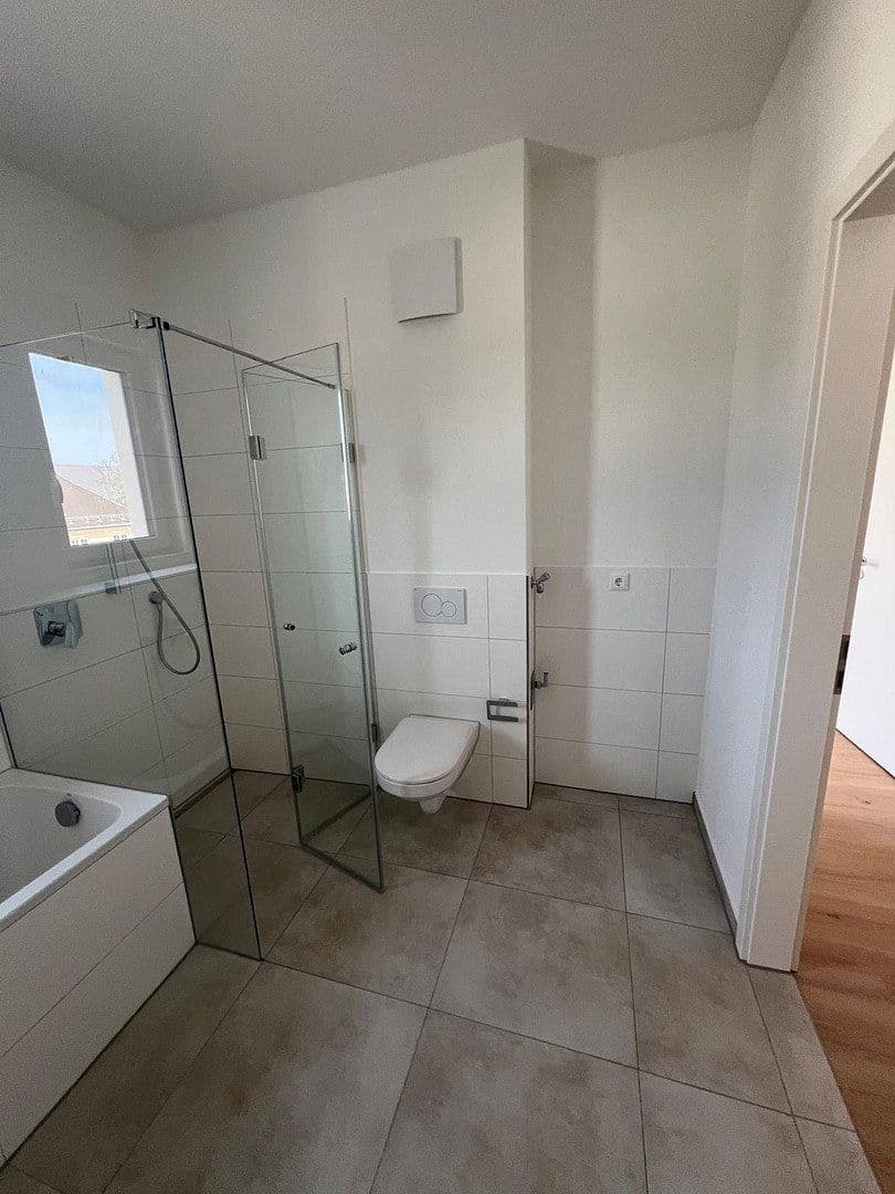 Prenájom bytu 3-izbový 94 m², Dorfstraße 11b, Germering, Bavorsko Prenájom bytu 3-izbový 94 m², Dorfstraße 11b, Germering, Bavorsko
