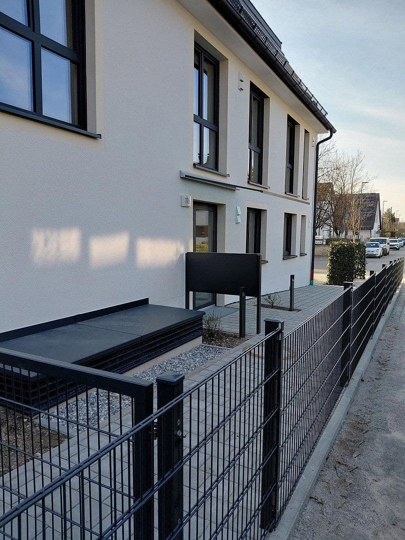 Prenájom bytu 3-izbový 94 m², Dorfstraße 11b, Germering, Bavorsko Prenájom bytu 3-izbový 94 m², Dorfstraße 11b, Germering, Bavorsko