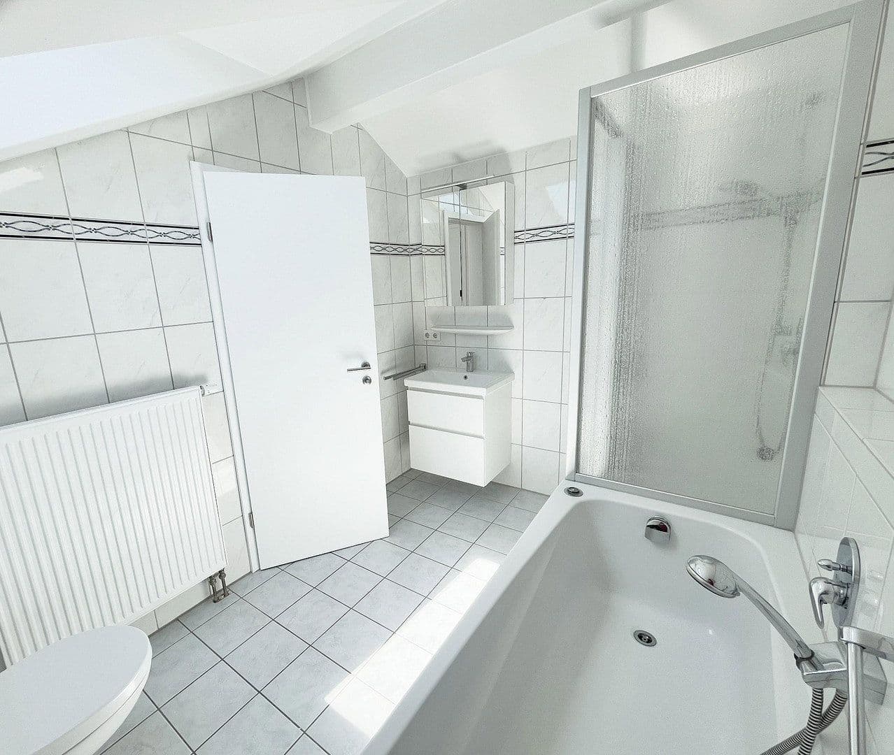 Prenájom bytu 3-izbový 103 m², Pforzheim, Bádensko-Wurttembersko Prenájom bytu 3-izbový 103 m², Pforzheim, Bádensko-Wurttembersko