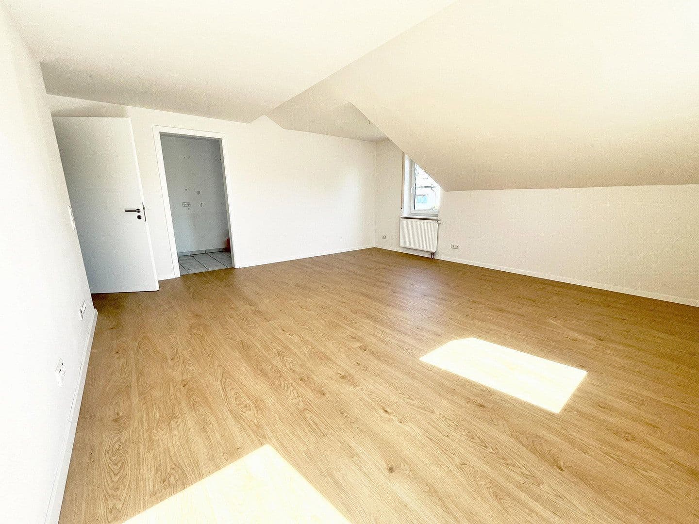 Prenájom bytu 3-izbový 103 m², Pforzheim, Bádensko-Wurttembersko Prenájom bytu 3-izbový 103 m², Pforzheim, Bádensko-Wurttembersko