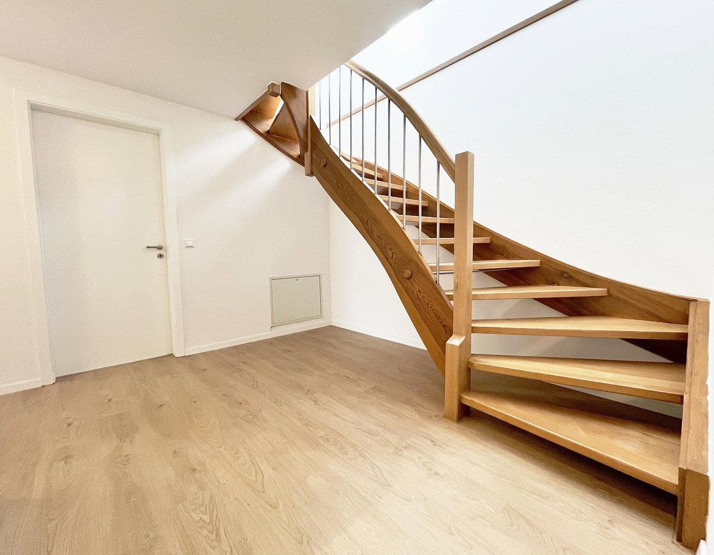 Prenájom bytu 3-izbový 103 m², Pforzheim, Bádensko-Wurttembersko Prenájom bytu 3-izbový 103 m², Pforzheim, Bádensko-Wurttembersko