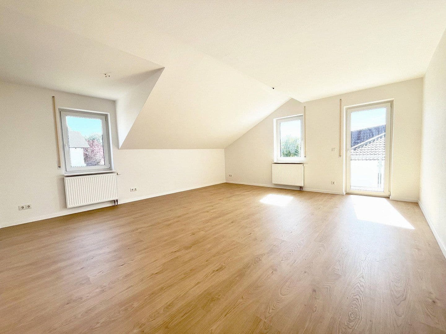 Prenájom bytu 3-izbový 103 m², Pforzheim, Bádensko-Wurttembersko Prenájom bytu 3-izbový 103 m², Pforzheim, Bádensko-Wurttembersko