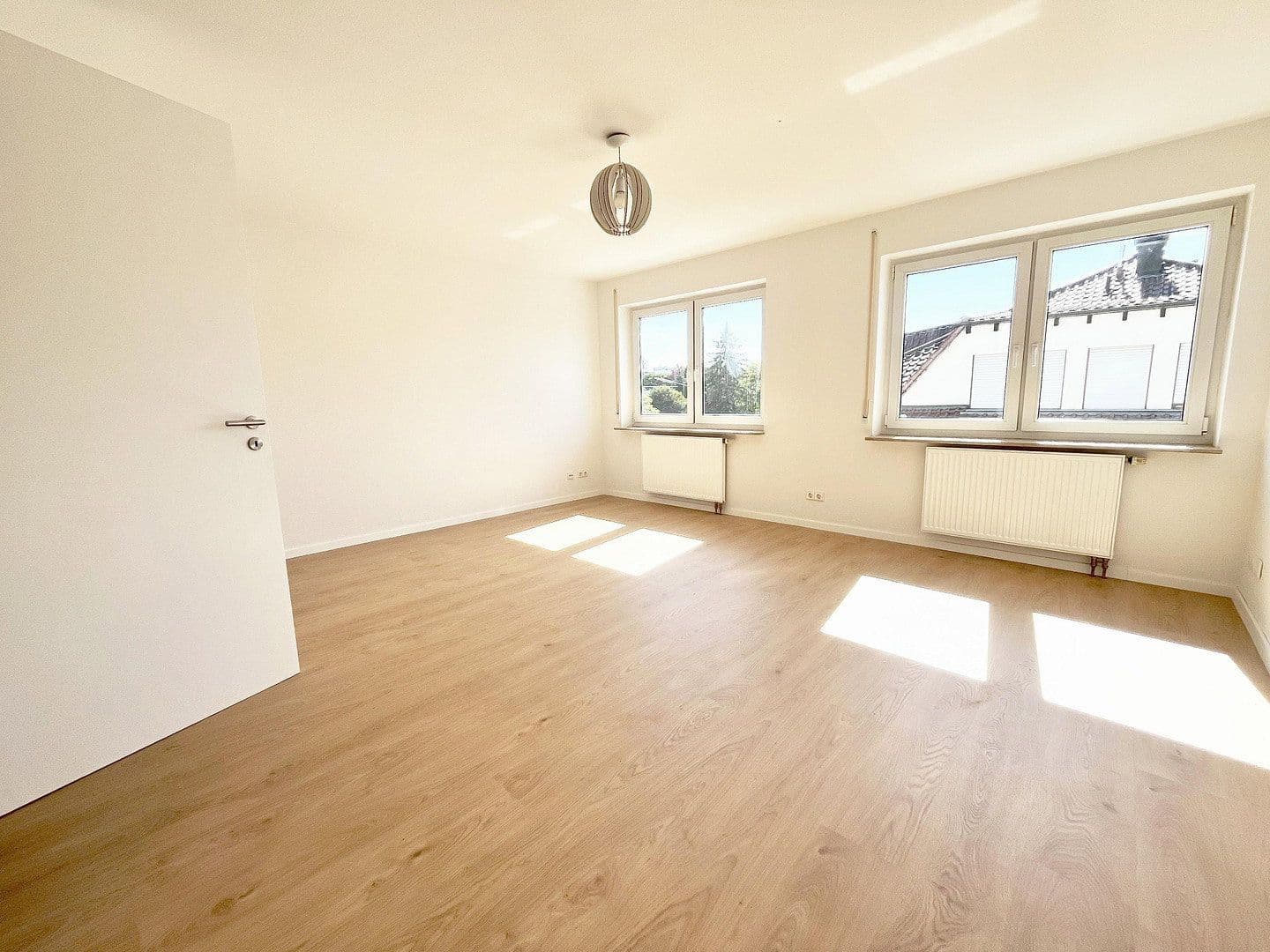 Prenájom bytu 3-izbový 103 m², Pforzheim, Bádensko-Wurttembersko Prenájom bytu 3-izbový 103 m², Pforzheim, Bádensko-Wurttembersko