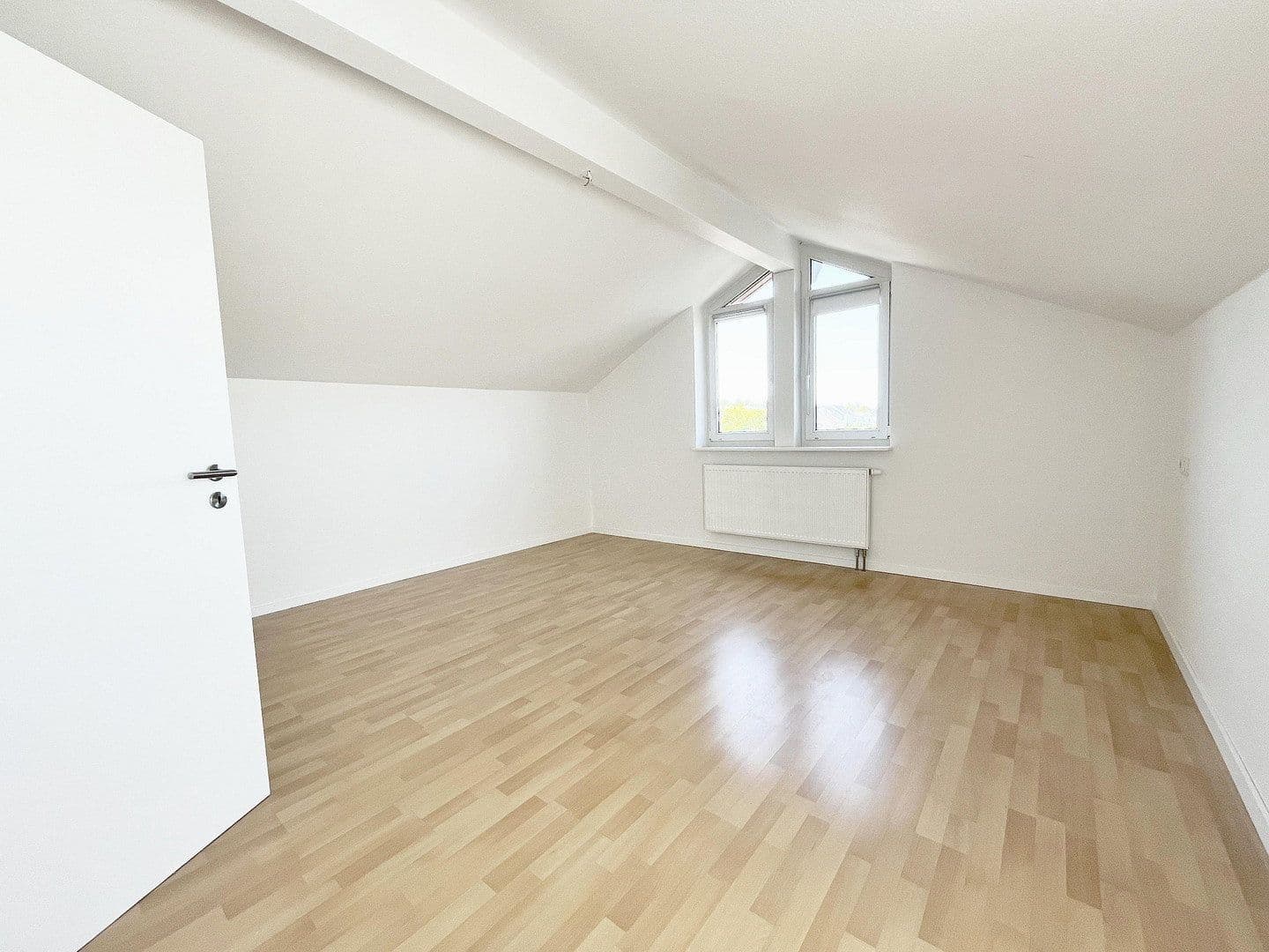 Prenájom bytu 3-izbový 103 m², Pforzheim, Bádensko-Wurttembersko Prenájom bytu 3-izbový 103 m², Pforzheim, Bádensko-Wurttembersko