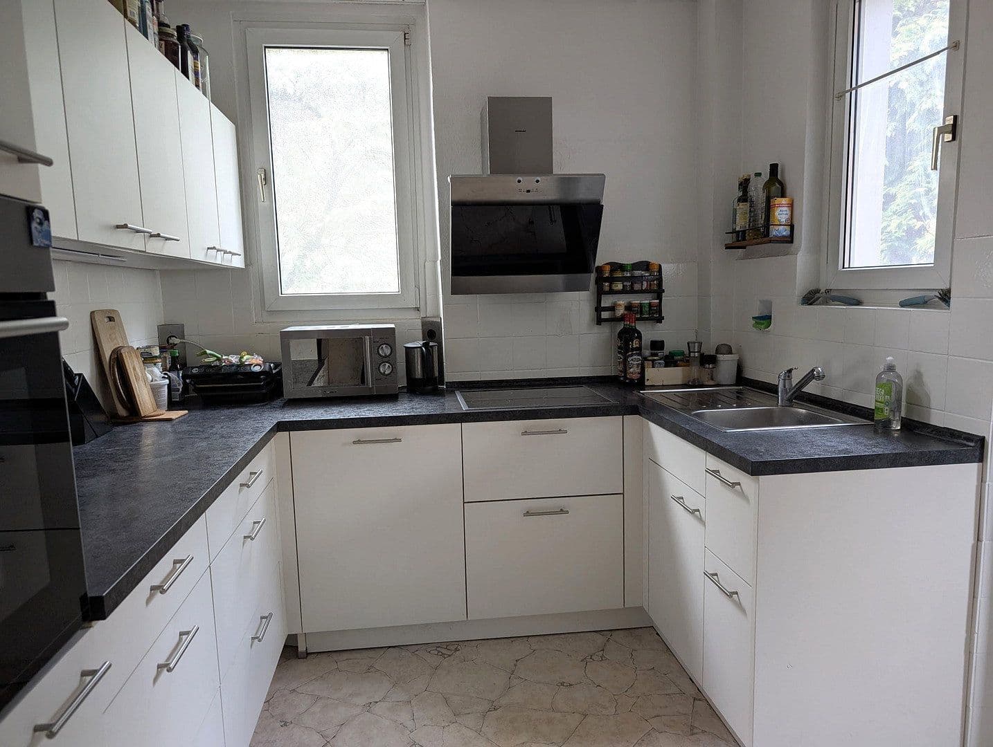 Predaj domu 183 m², pozemek 300 m², Plochingerstr. 137, Esslingen am Neckar, Bádensko-Wurttembersko Predaj domu 183 m², pozemek 300 m², Plochingerstr. 137, Esslingen am Neckar, Bádensko-Wurttembersko