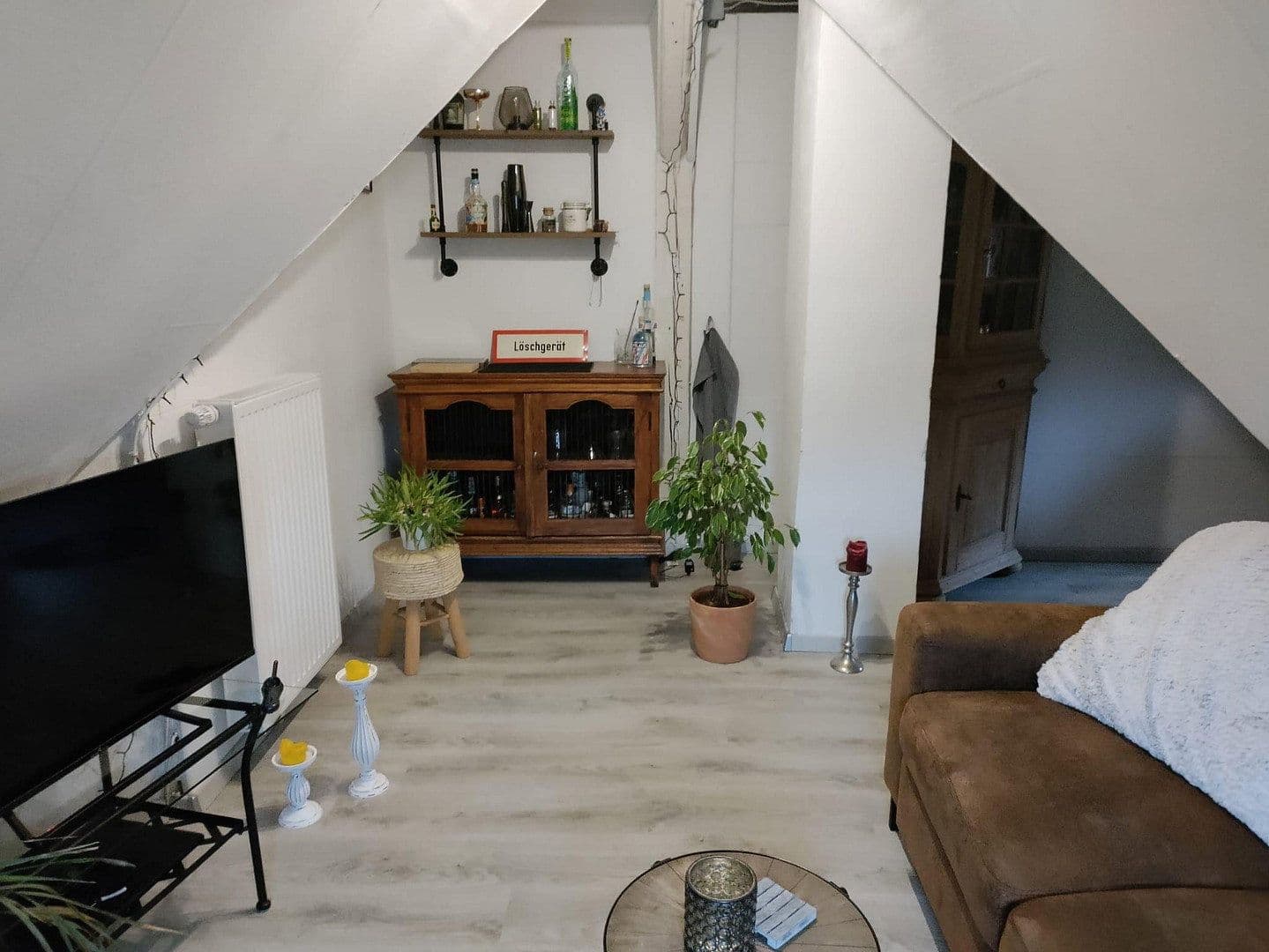 Predaj domu 183 m², pozemek 300 m², Plochingerstr. 137, Esslingen am Neckar, Bádensko-Wurttembersko Predaj domu 183 m², pozemek 300 m², Plochingerstr. 137, Esslingen am Neckar, Bádensko-Wurttembersko