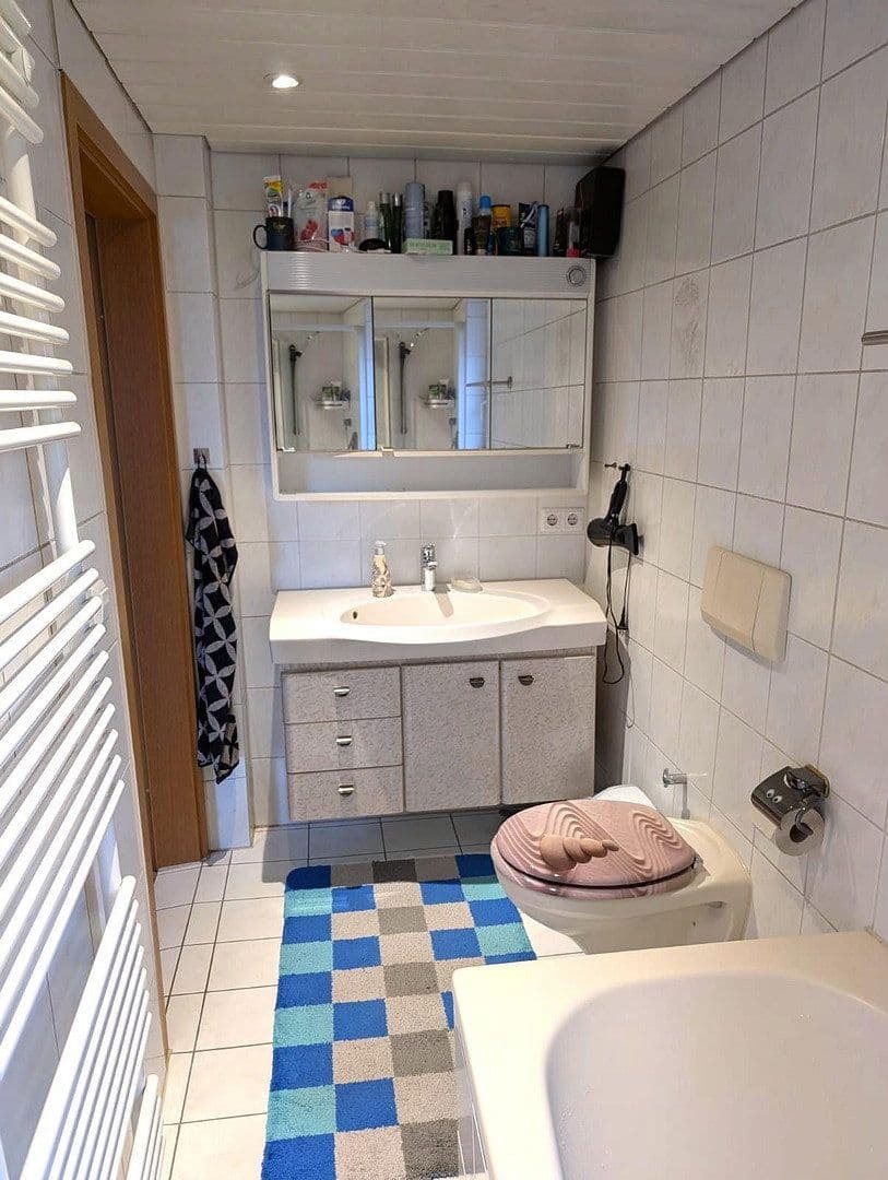 Predaj domu 183 m², pozemek 300 m², Plochingerstr. 137, Esslingen am Neckar, Bádensko-Wurttembersko Predaj domu 183 m², pozemek 300 m², Plochingerstr. 137, Esslingen am Neckar, Bádensko-Wurttembersko