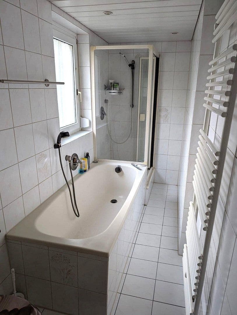 Predaj domu 183 m², pozemek 300 m², Plochingerstr. 137, Esslingen am Neckar, Bádensko-Wurttembersko Predaj domu 183 m², pozemek 300 m², Plochingerstr. 137, Esslingen am Neckar, Bádensko-Wurttembersko