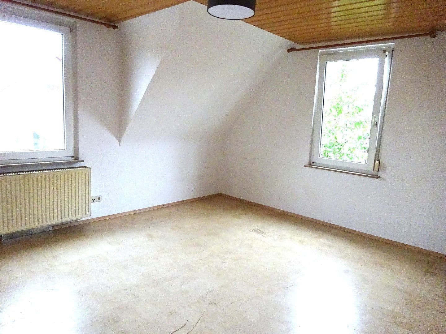 Predaj domu 183 m², pozemek 300 m², Plochingerstr. 137, Esslingen am Neckar, Bádensko-Wurttembersko Predaj domu 183 m², pozemek 300 m², Plochingerstr. 137, Esslingen am Neckar, Bádensko-Wurttembersko
