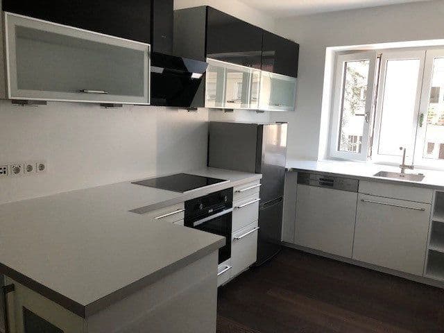 Prenájom bytu 3-izbový 90 m², München, Bavorsko Prenájom bytu 3-izbový 90 m², München, Bavorsko