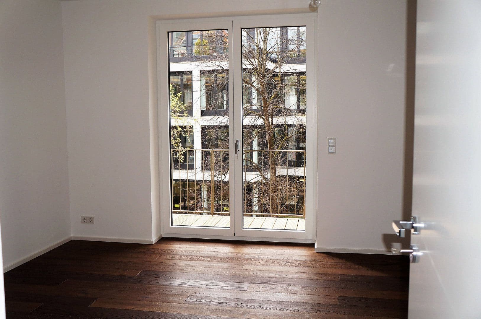 Prenájom bytu 3-izbový 90 m², München, Bavorsko Prenájom bytu 3-izbový 90 m², München, Bavorsko