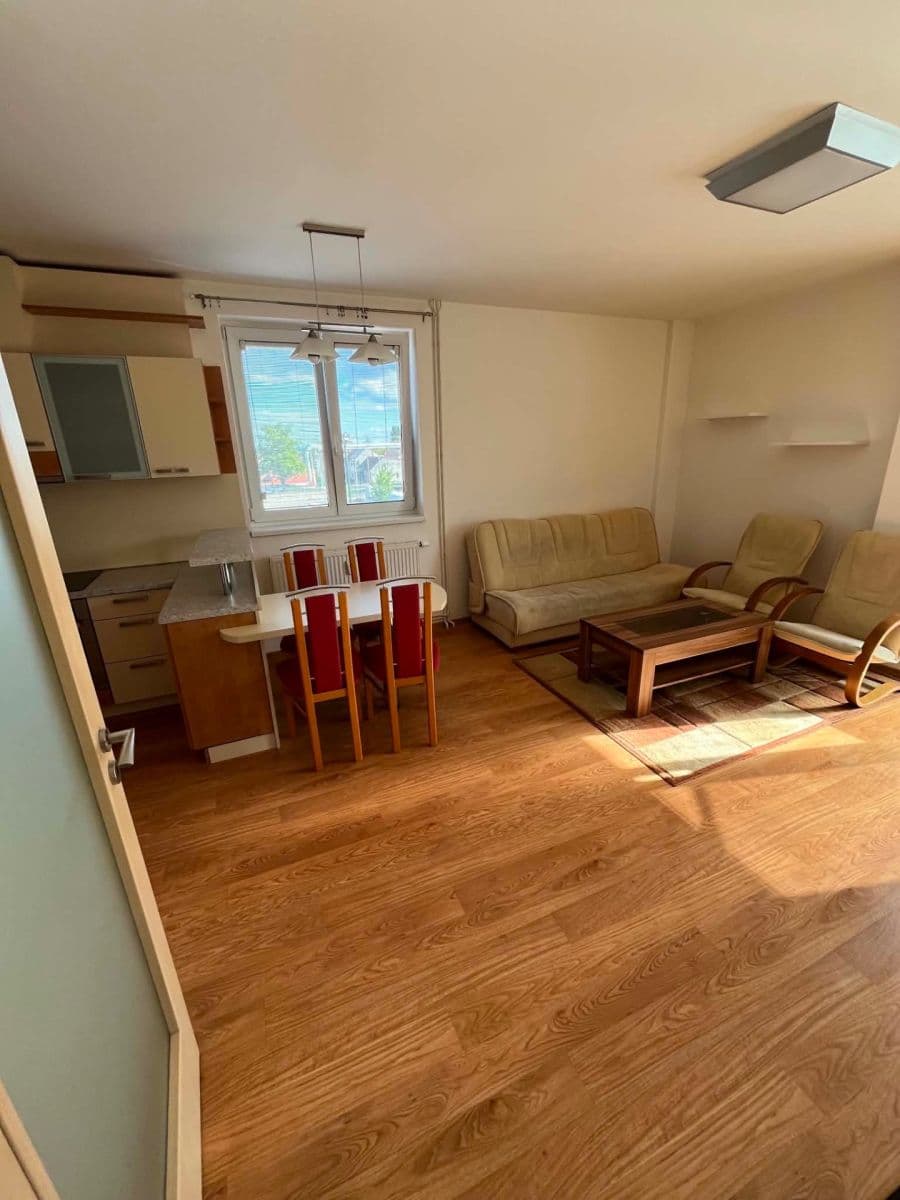 Prenájom bytu 3-izbový 72 m², Čajkovského, Hodonín, Jihomoravský kraj Prenájom bytu 3-izbový 72 m², Čajkovského, Hodonín, Jihomoravský kraj