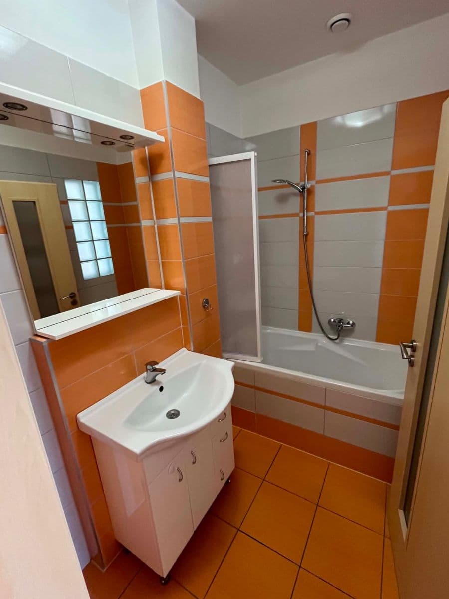 Prenájom bytu 3-izbový 72 m², Čajkovského, Hodonín, Jihomoravský kraj Prenájom bytu 3-izbový 72 m², Čajkovského, Hodonín, Jihomoravský kraj