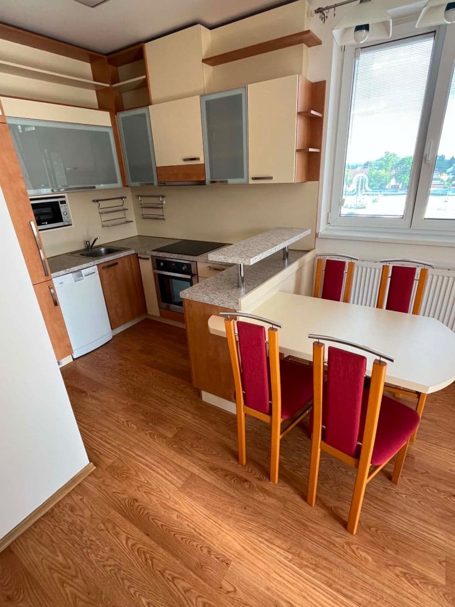 Prenájom bytu 3-izbový 72 m², Čajkovského, Hodonín, Jihomoravský kraj Prenájom bytu 3-izbový 72 m², Čajkovského, Hodonín, Jihomoravský kraj