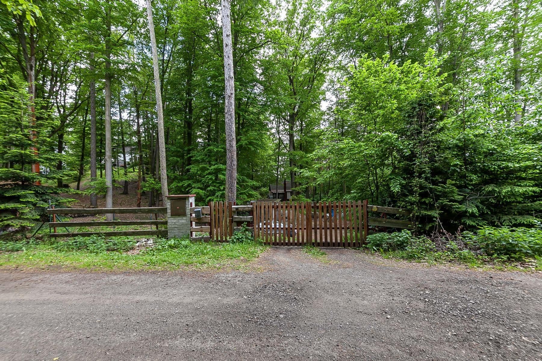Predaj rekreačného objektu 50 m², pozemek 2.736 m², Slapy, Jihočeský kraj Predaj rekreačného objektu 50 m², pozemek 2.736 m², Slapy, Jihočeský kraj