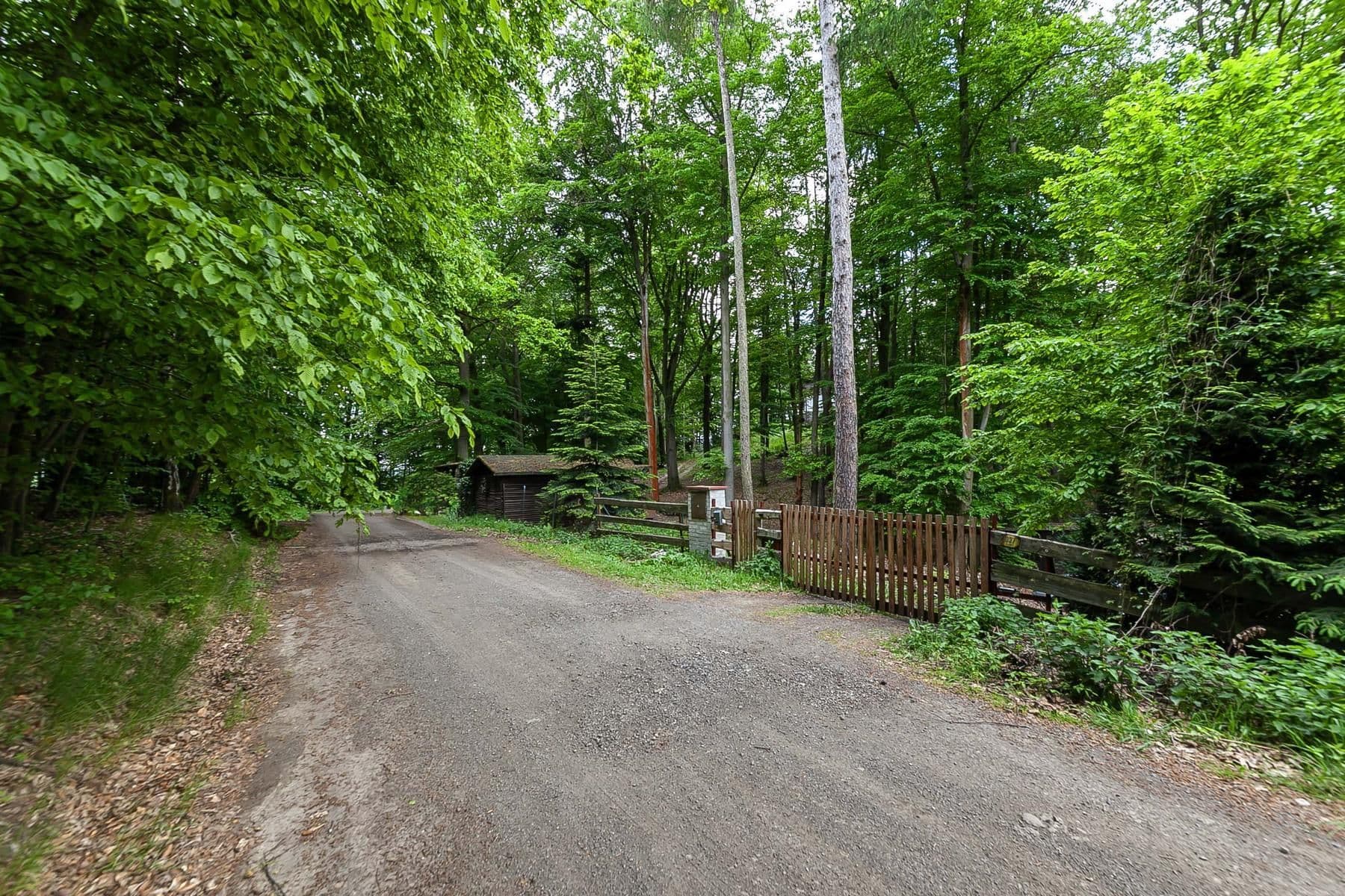 Predaj rekreačného objektu 50 m², pozemek 2.736 m², Slapy, Jihočeský kraj Predaj rekreačného objektu 50 m², pozemek 2.736 m², Slapy, Jihočeský kraj