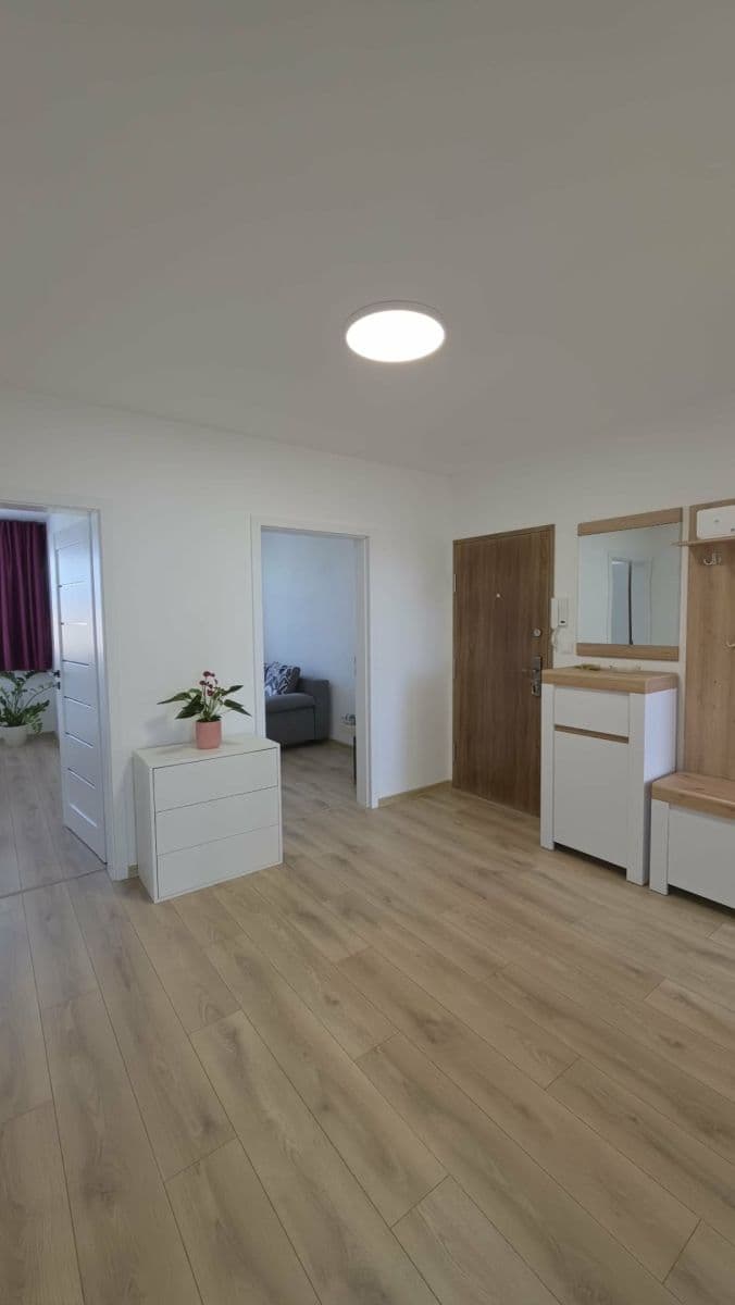 Prenájom bytu 3-izbový 64 m², A. Bednára, Prievidza, Trenčiansky kraj Prenájom bytu 3-izbový 64 m², A. Bednára, Prievidza, Trenčiansky kraj