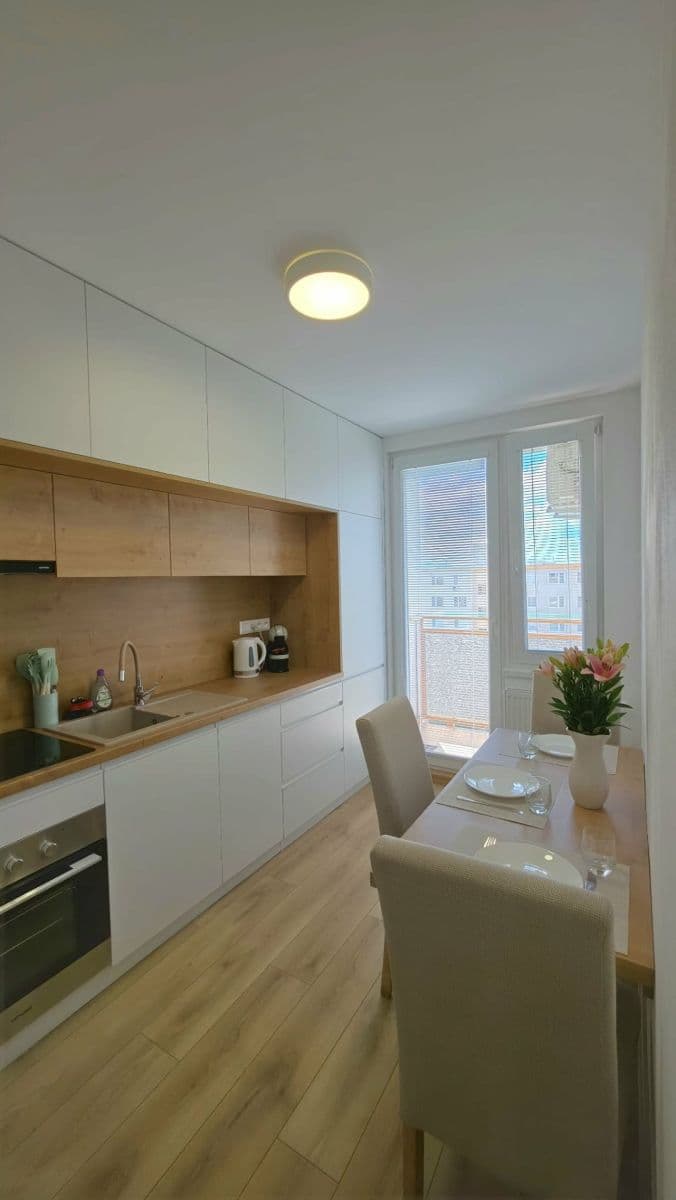 Prenájom bytu 3-izbový 64 m², A. Bednára, Prievidza, Trenčiansky kraj Prenájom bytu 3-izbový 64 m², A. Bednára, Prievidza, Trenčiansky kraj