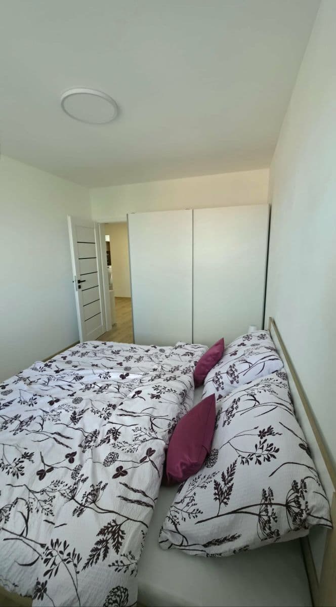 Prenájom bytu 3-izbový 64 m², A. Bednára, Prievidza, Trenčiansky kraj Prenájom bytu 3-izbový 64 m², A. Bednára, Prievidza, Trenčiansky kraj