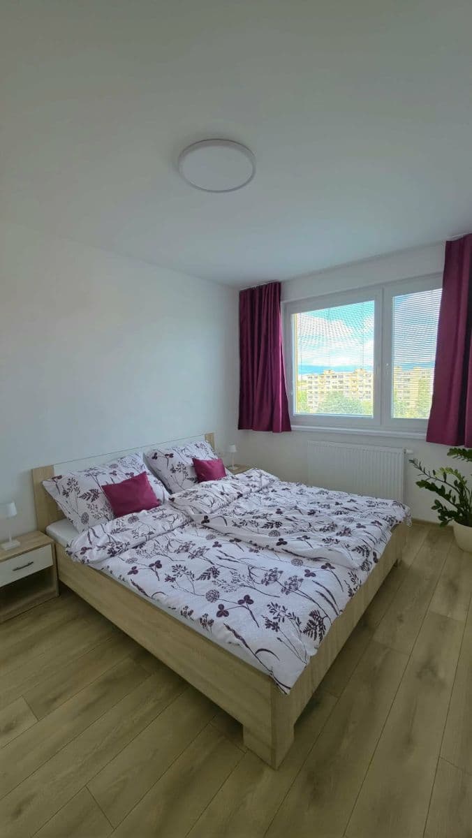 Prenájom bytu 3-izbový 64 m², A. Bednára, Prievidza, Trenčiansky kraj Prenájom bytu 3-izbový 64 m², A. Bednára, Prievidza, Trenčiansky kraj