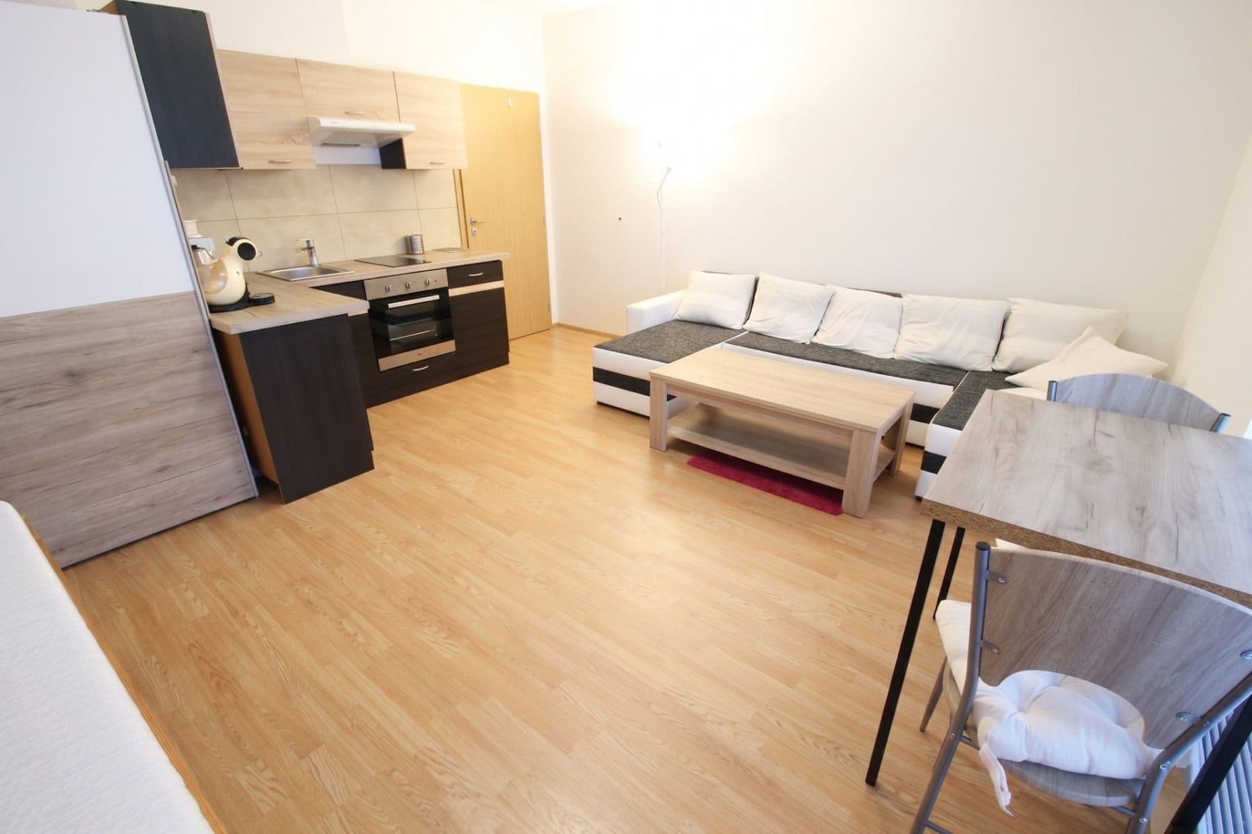 Prenájom bytu 1-izbový 32 m², Ječná, Hostivice, Středočeský kraj Prenájom bytu 1-izbový 32 m², Ječná, Hostivice, Středočeský kraj