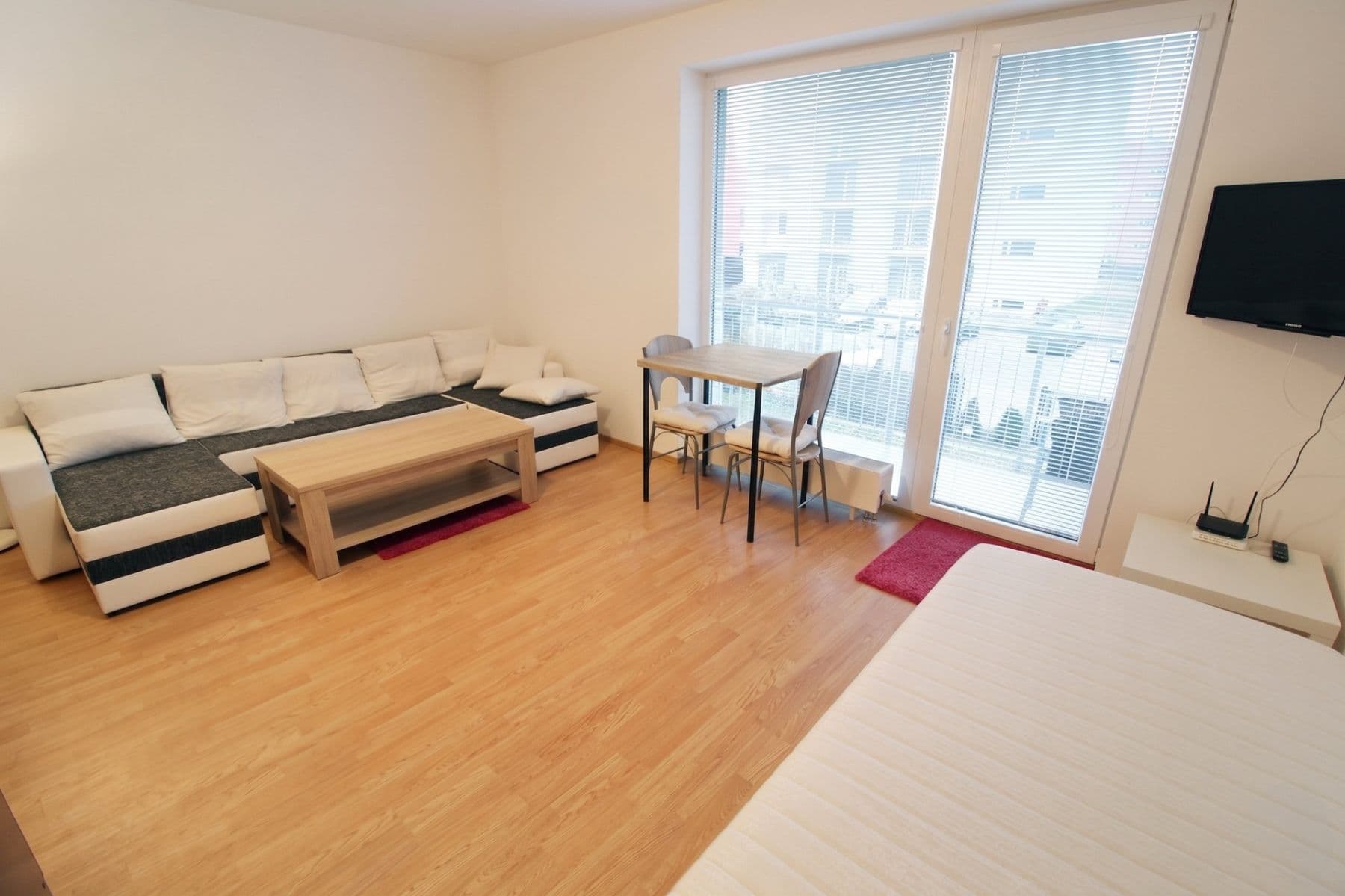 Prenájom bytu 1-izbový 32 m², Ječná, Hostivice, Středočeský kraj Prenájom bytu 1-izbový 32 m², Ječná, Hostivice, Středočeský kraj