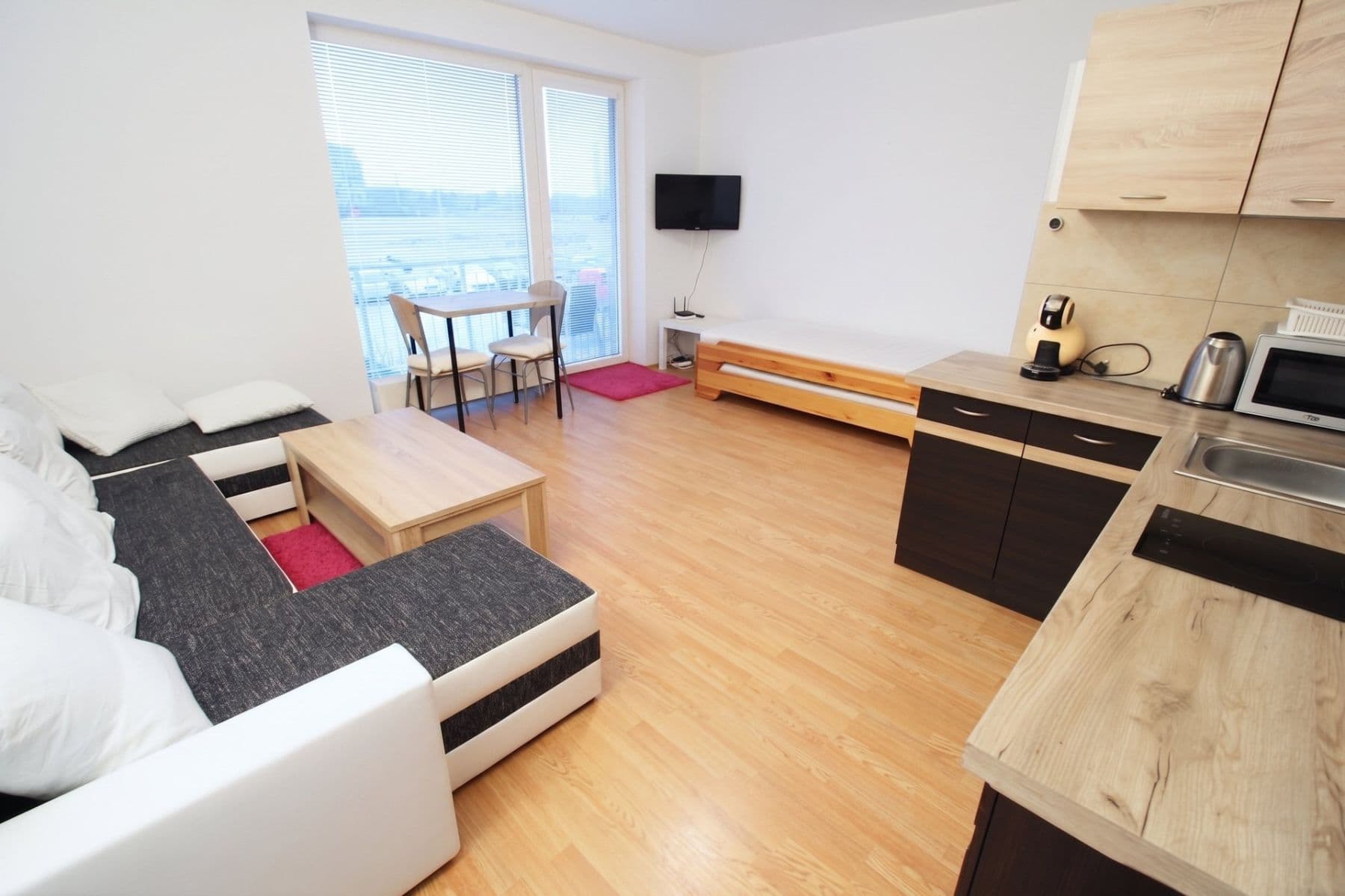 Prenájom bytu 1-izbový 32 m², Ječná, Hostivice, Středočeský kraj Prenájom bytu 1-izbový 32 m², Ječná, Hostivice, Středočeský kraj