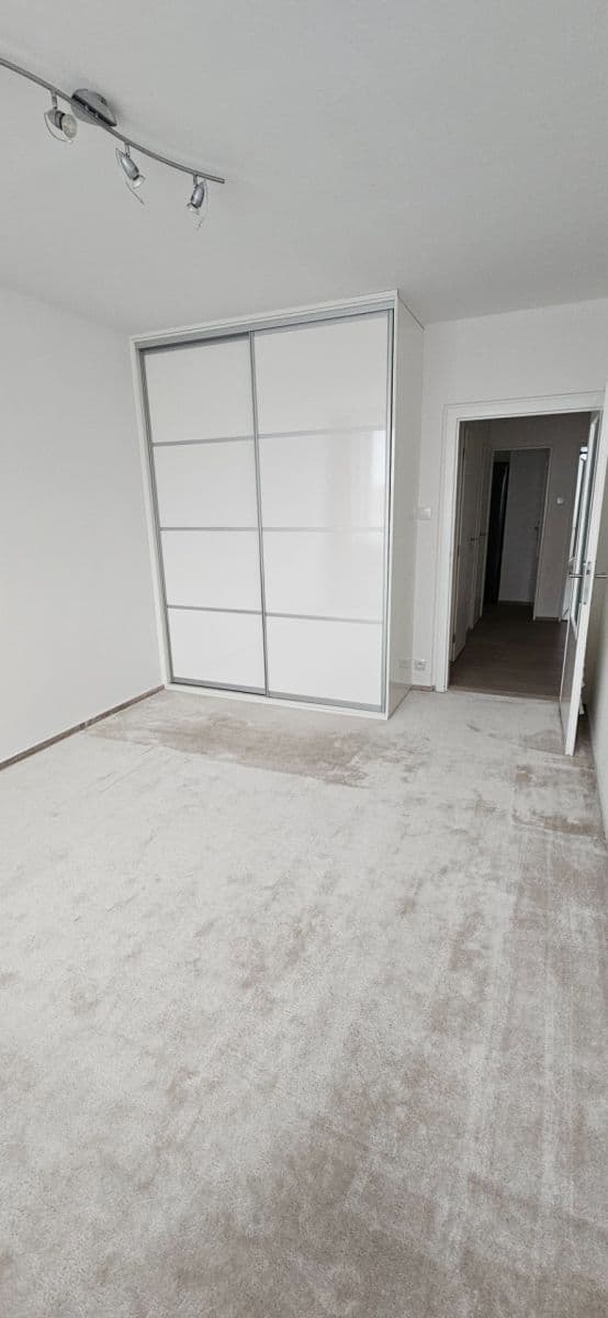 Prenájom bytu 3-izbový 78 m², Krouzova, Praha, Praha Prenájom bytu 3-izbový 78 m², Krouzova, Praha, Praha