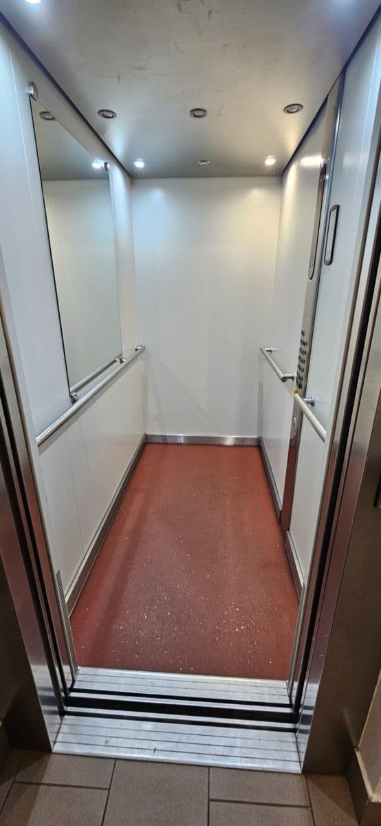 Prenájom bytu 3-izbový 78 m², Krouzova, Praha, Praha Prenájom bytu 3-izbový 78 m², Krouzova, Praha, Praha