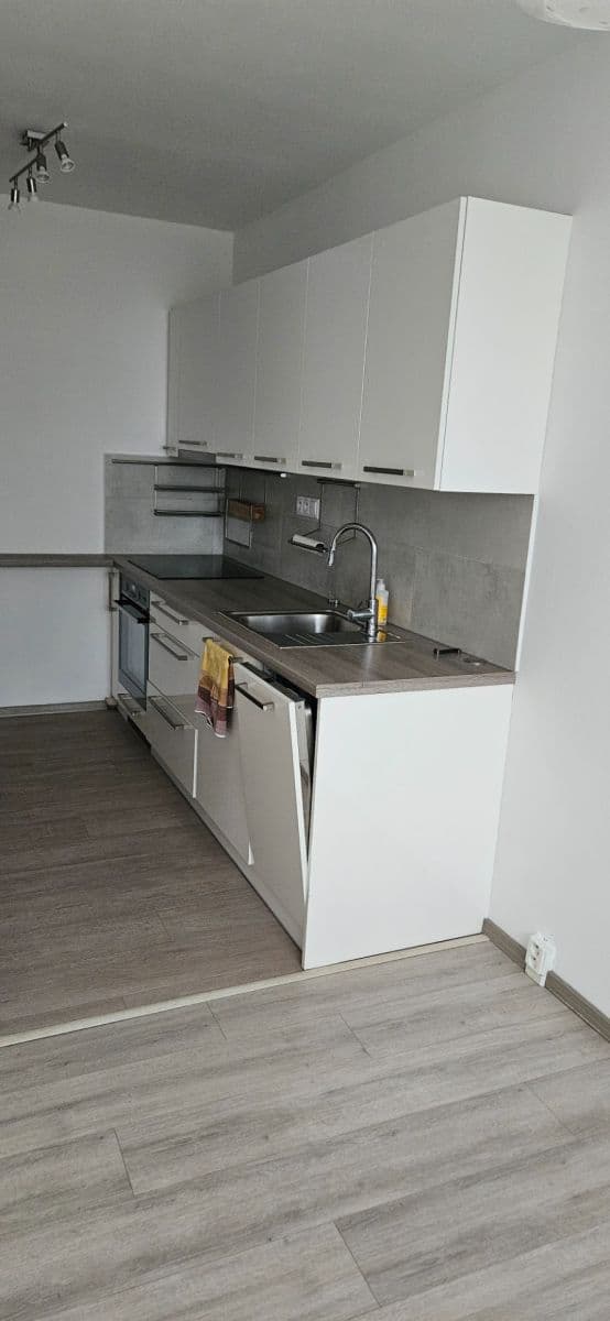 Prenájom bytu 3-izbový 78 m², Krouzova, Praha, Praha Prenájom bytu 3-izbový 78 m², Krouzova, Praha, Praha