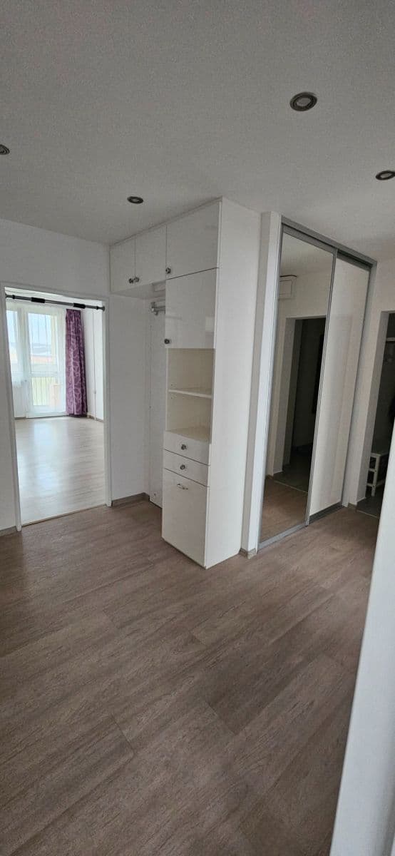 Prenájom bytu 3-izbový 78 m², Krouzova, Praha, Praha Prenájom bytu 3-izbový 78 m², Krouzova, Praha, Praha