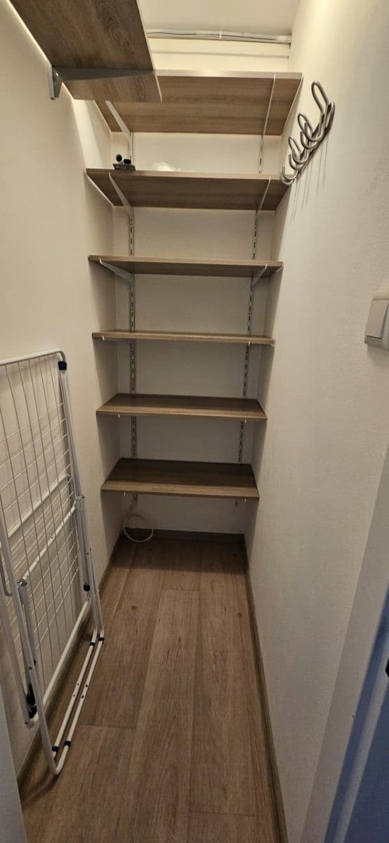Prenájom bytu 3-izbový 78 m², Krouzova, Praha, Praha Prenájom bytu 3-izbový 78 m², Krouzova, Praha, Praha