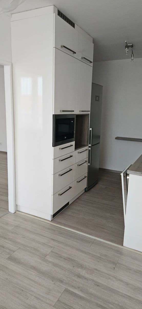 Prenájom bytu 3-izbový 78 m², Krouzova, Praha, Praha Prenájom bytu 3-izbový 78 m², Krouzova, Praha, Praha