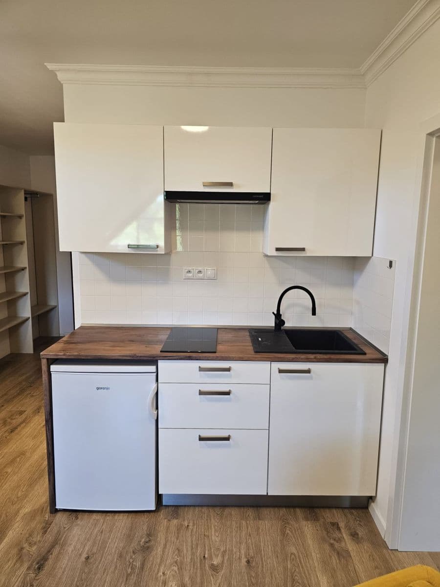 Prenájom bytu 2-izbový 48 m², Antolská, Petržalka, Bratislavský kraj Prenájom bytu 2-izbový 48 m², Antolská, Petržalka, Bratislavský kraj