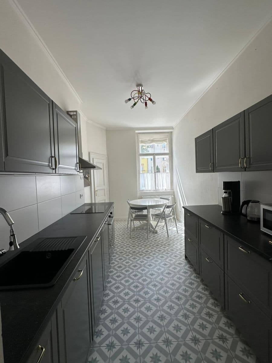 Prenájom bytu 2-izbový 76 m², Bubenečská, Praha, Praha Prenájom bytu 2-izbový 76 m², Bubenečská, Praha, Praha