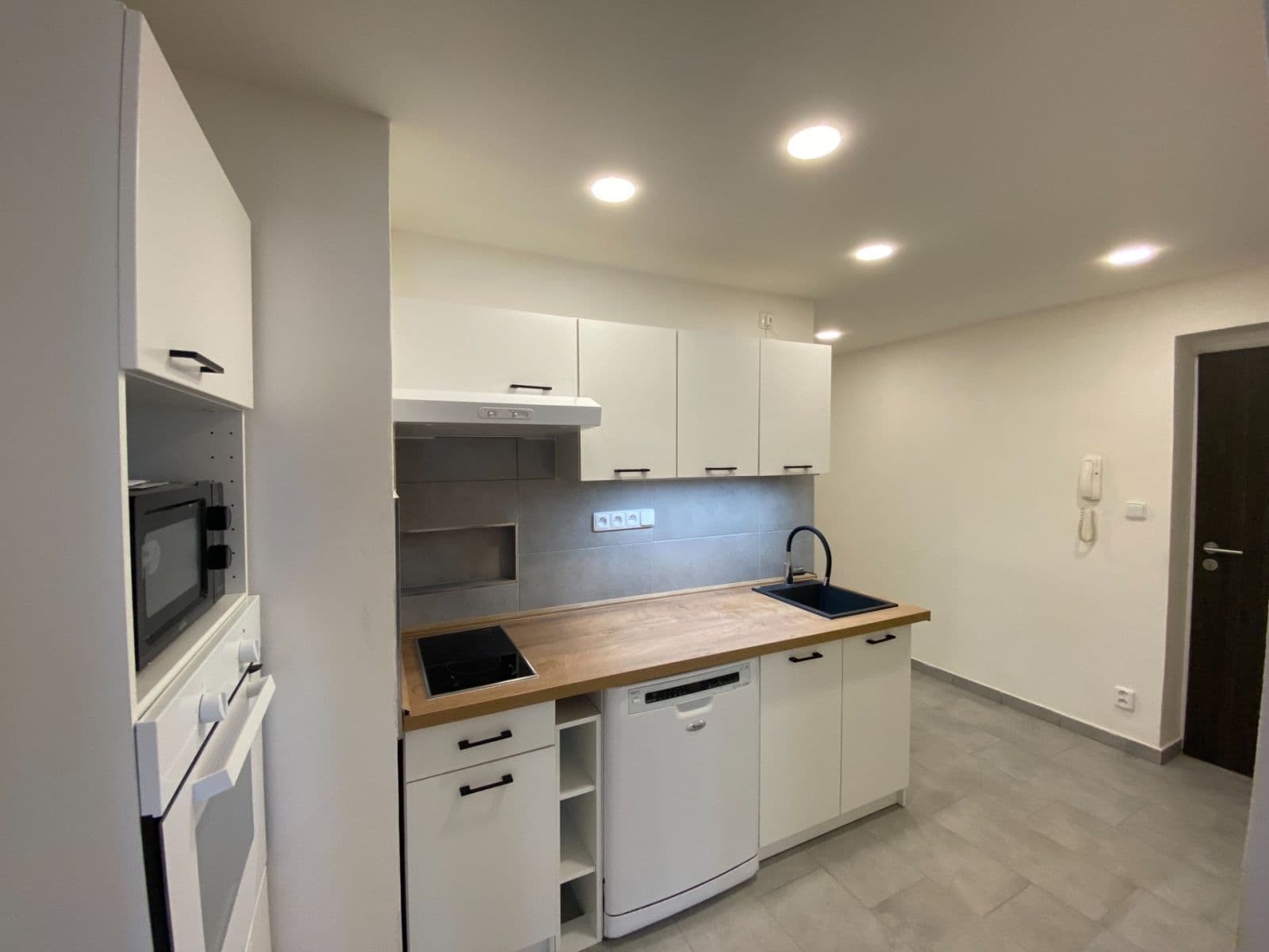 Prenájom bytu 3-izbový 56 m², Kuzníkova, Kojetín, Olomoucký kraj Prenájom bytu 3-izbový 56 m², Kuzníkova, Kojetín, Olomoucký kraj