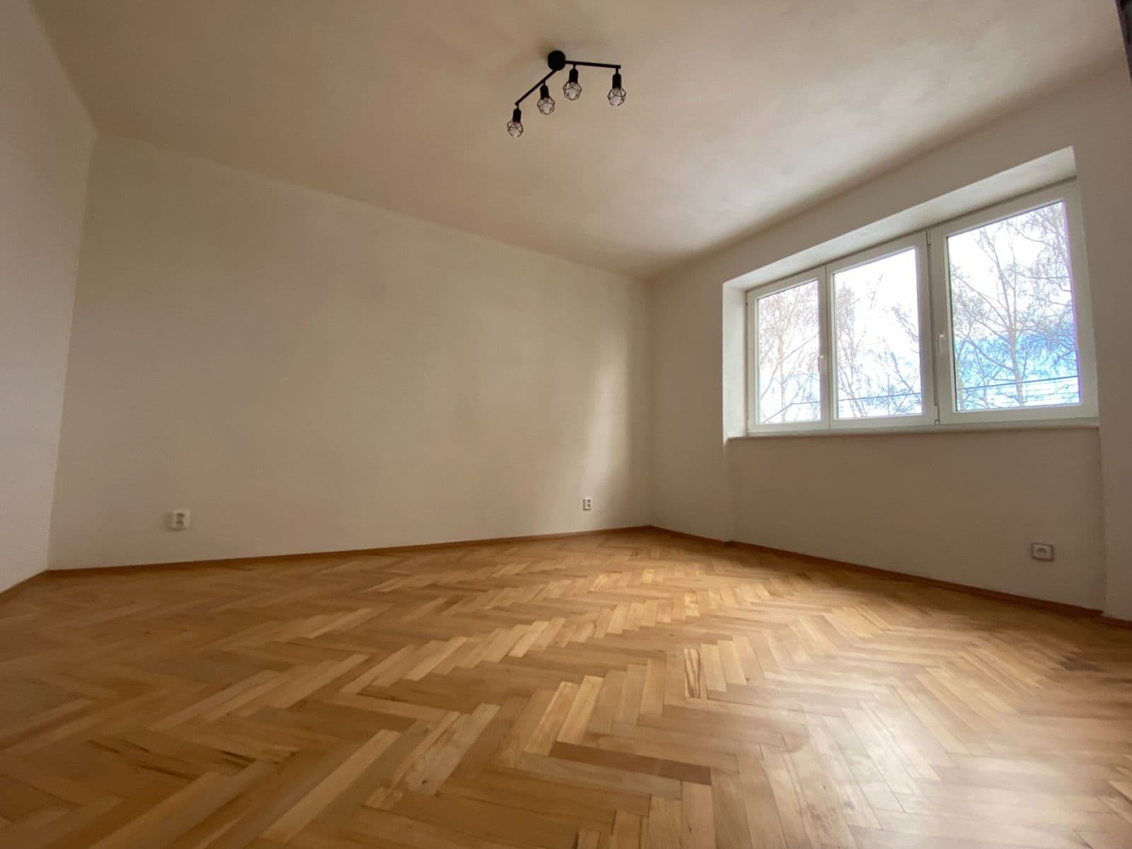 Prenájom bytu 3-izbový 56 m², Kuzníkova, Kojetín, Olomoucký kraj Prenájom bytu 3-izbový 56 m², Kuzníkova, Kojetín, Olomoucký kraj