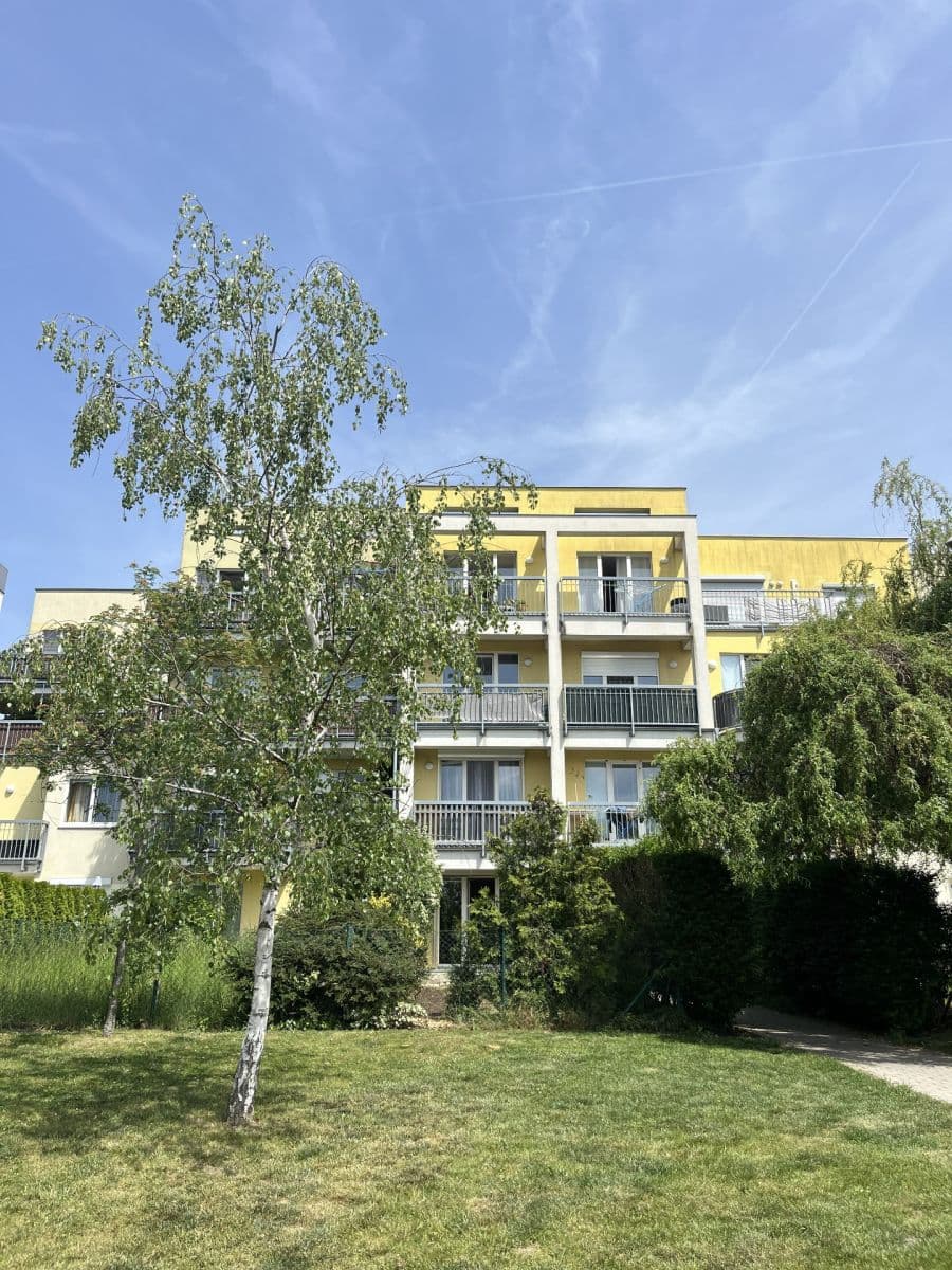 Prenájom bytu 1-izbový 38 m², Wiesenthalova, Praha, Praha Prenájom bytu 1-izbový 38 m², Wiesenthalova, Praha, Praha