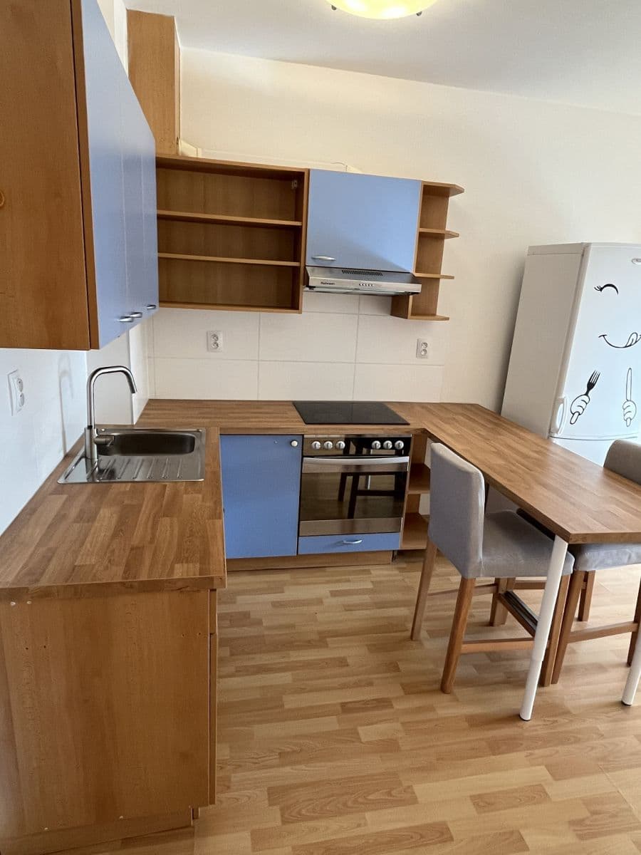 Prenájom bytu 1-izbový 38 m², Wiesenthalova, Praha, Praha Prenájom bytu 1-izbový 38 m², Wiesenthalova, Praha, Praha