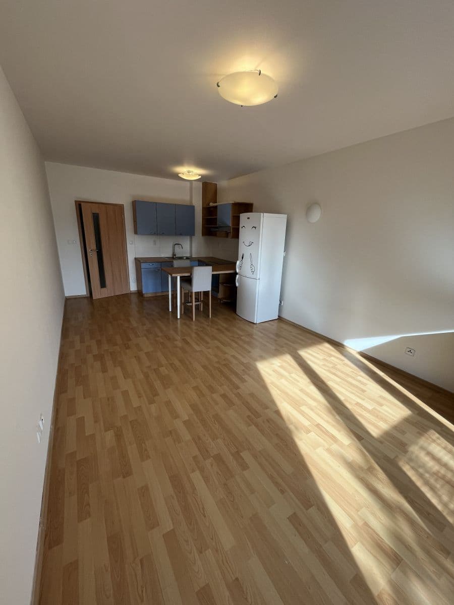 Prenájom bytu 1-izbový 38 m², Wiesenthalova, Praha, Praha Prenájom bytu 1-izbový 38 m², Wiesenthalova, Praha, Praha