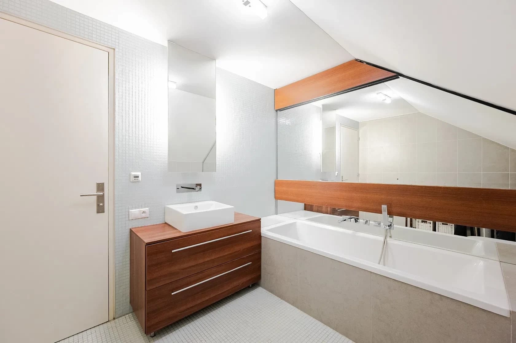 Prenájom bytu 3-izbový 103 m², Šaldova, Praha, Praha Prenájom bytu 3-izbový 103 m², Šaldova, Praha, Praha