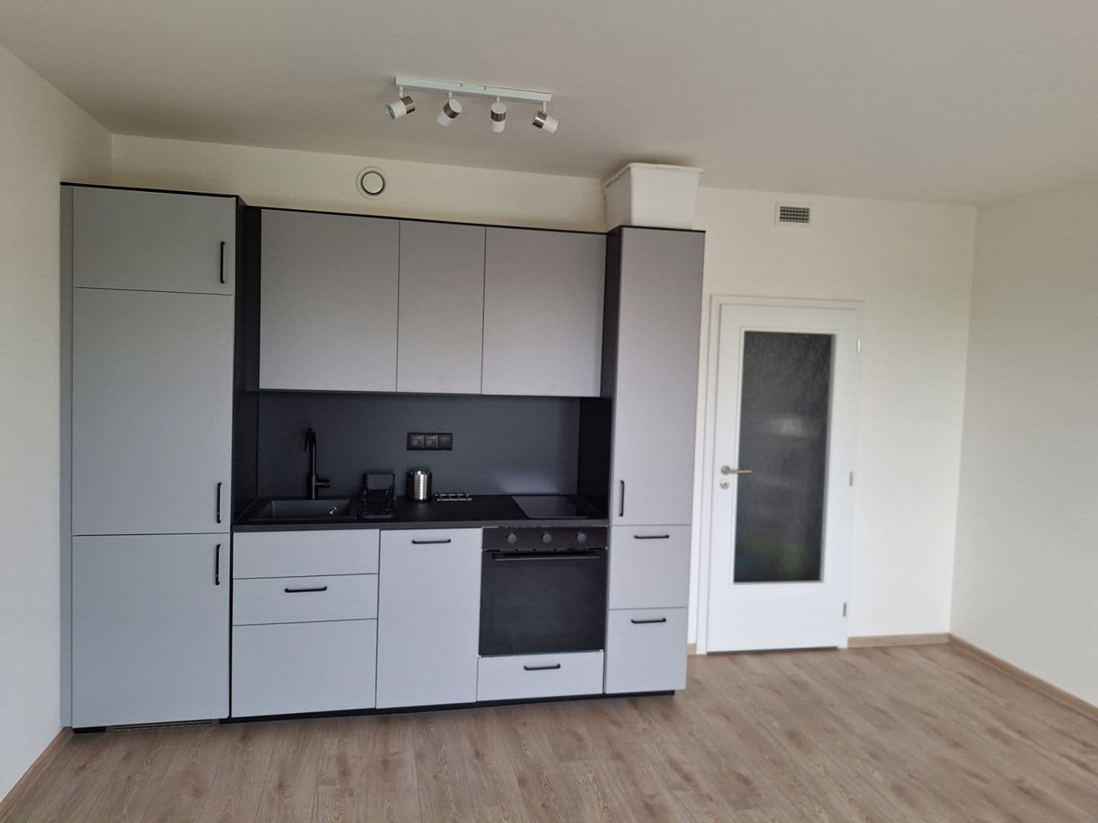Prenájom bytu 1-izbový 33 m², Strančická, Praha, Praha Prenájom bytu 1-izbový 33 m², Strančická, Praha, Praha