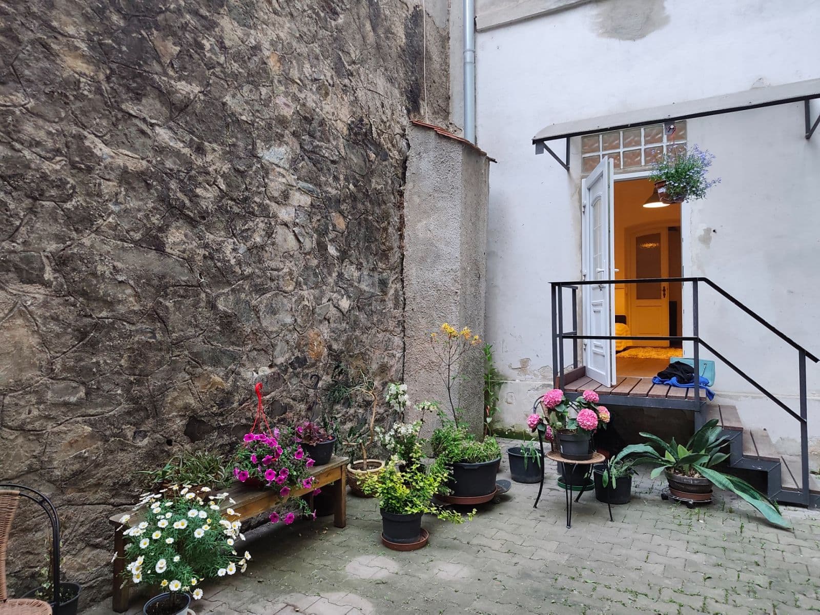 Prenájom bytu 3-izbový 55 m², Neklanova, Praha, Praha Prenájom bytu 3-izbový 55 m², Neklanova, Praha, Praha