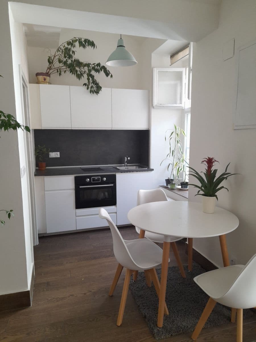 Prenájom bytu 3-izbový 55 m², Neklanova, Praha, Praha Prenájom bytu 3-izbový 55 m², Neklanova, Praha, Praha